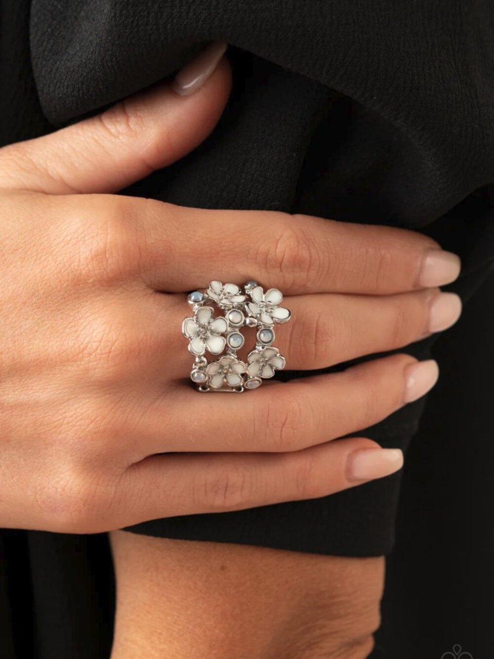 Paparazzi Jewelry Accessories - Blooming Banquet - White Ring - Vintage